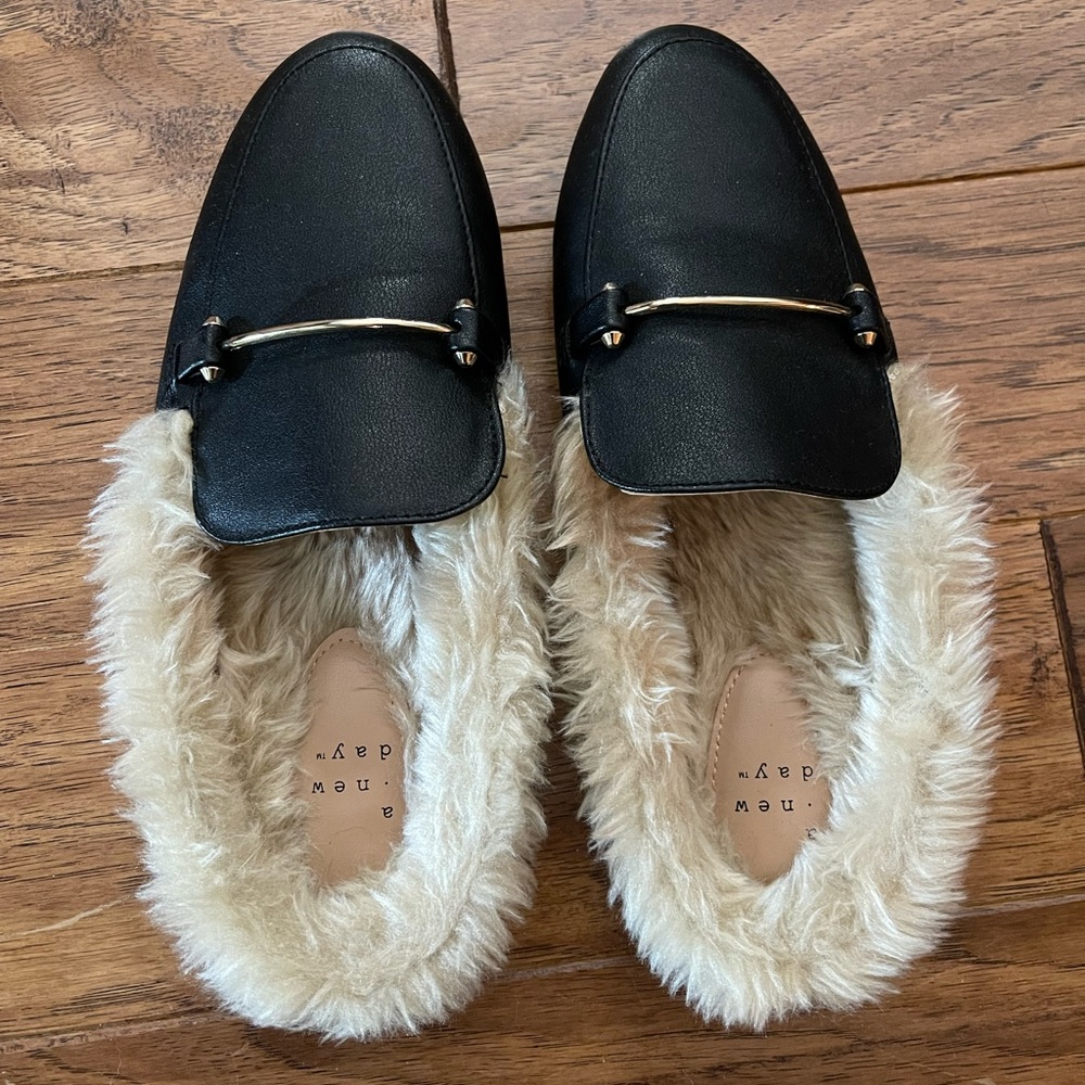 Fuzzy mules size 6